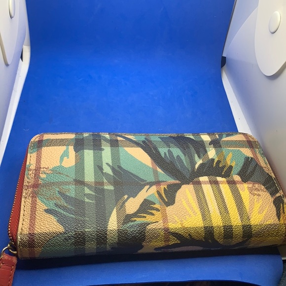 BURBERRY Peony Rose Printed Haymarket Check Coated Canvas Zip around zip… - Picture 3 of 14